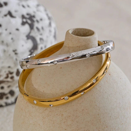 Asira’s Embrace – Bracelet